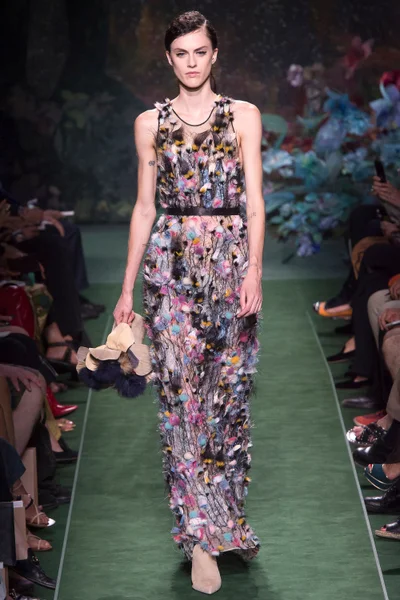 Look 28